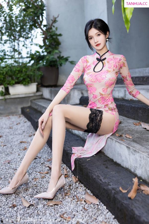 程程程  [XiuRen]高清写真图 2023.09.14 No.7388 程程程- 美腿旗袍第14张图片